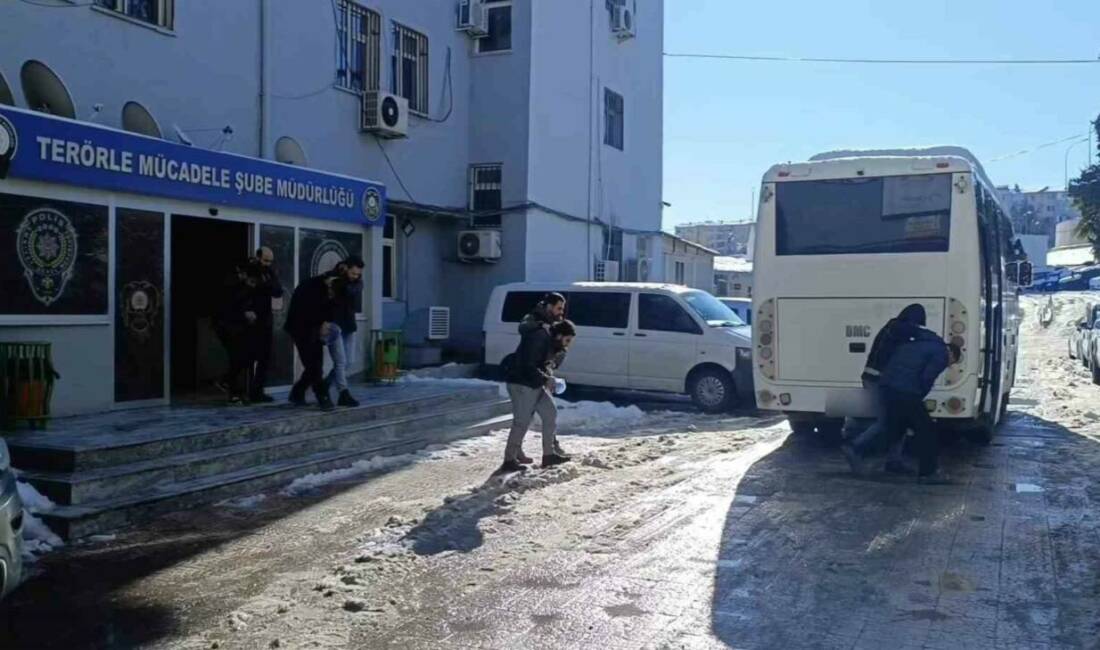 Şanlıurfa’da terör örgütü DEAŞ´a yönelik operasyonda gözaltına alınan 13 şüpheliden