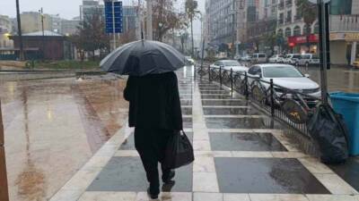 Şanlıurfa’da gece saatlerinde başlayan sağanak yağış etkisini sürdürüyor.