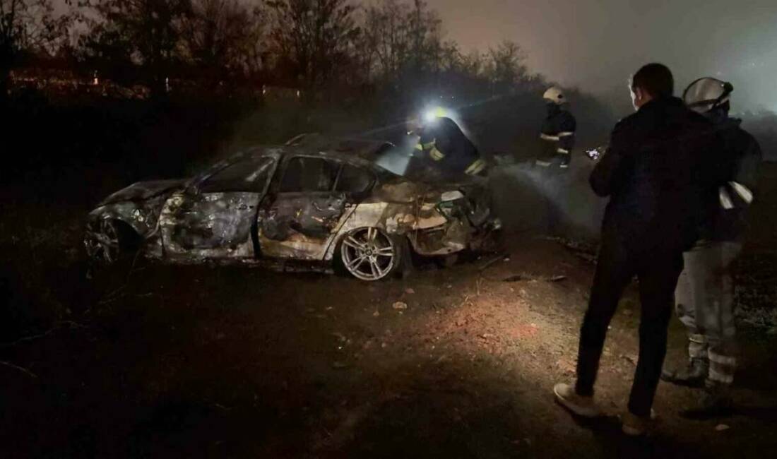 Gaziantep'te kontrolden çıkarak şarampole uçan otomobil alev alev yanarken araçtaki