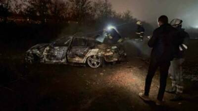 Gaziantep'te kontrolden çıkarak şarampole uçan otomobil alev alev yanarken araçtaki