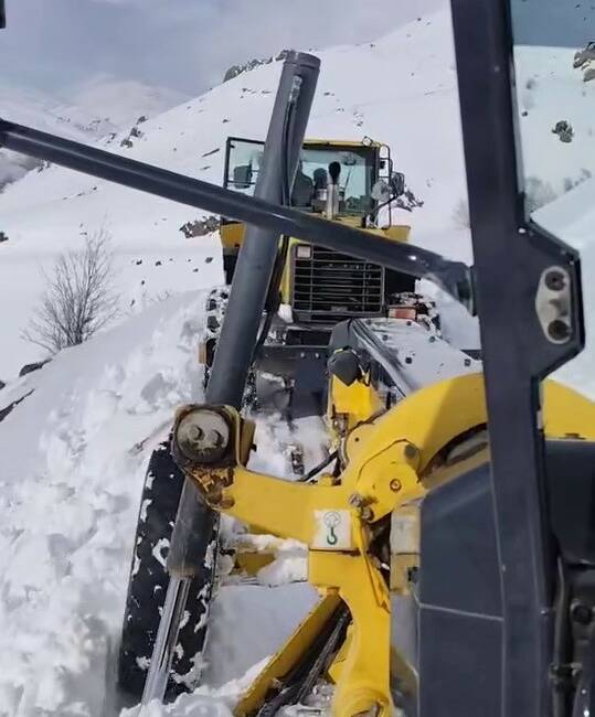 Adıyaman’ın Sincik ilçesinde etkili olan yoğun kar yağışı sonrası ulaşıma