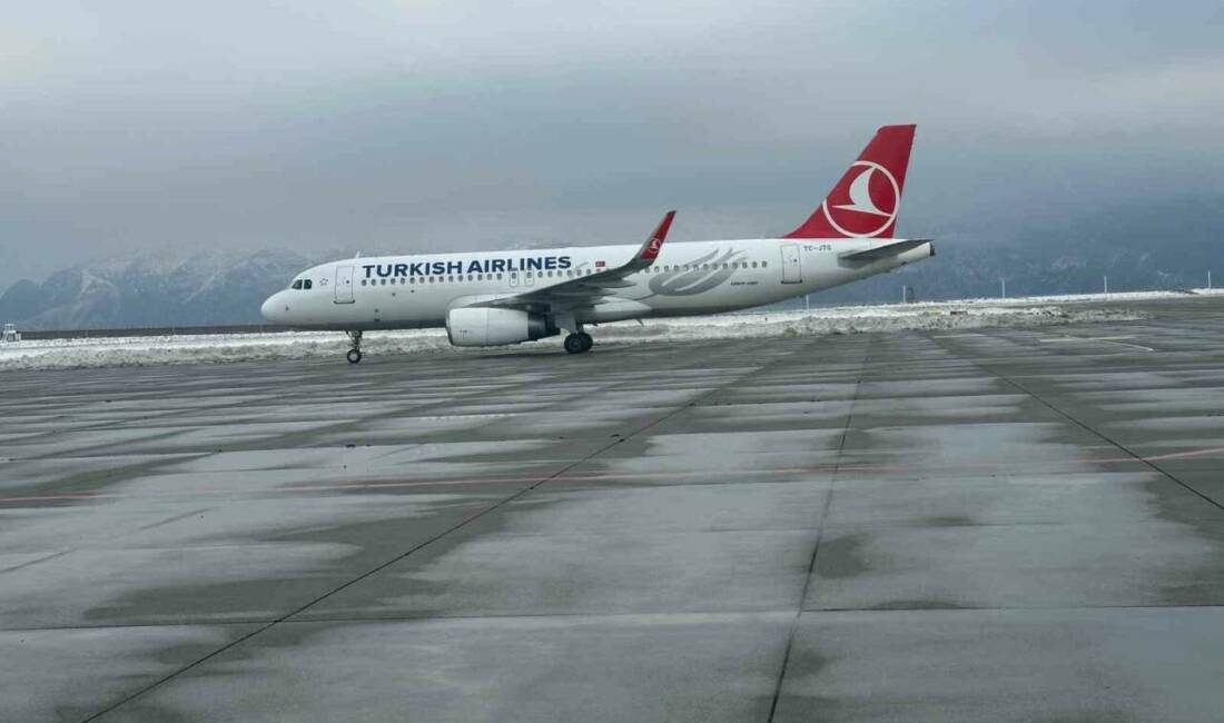 Yoğun kar yağışı ve olumsuz hava şartları nedeniyle uçuşlara kapalı