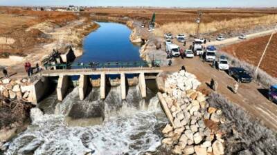 Şanlıurfa’nın Harran ilçesinde sulama kanalına düşen otomobilin sürücüsünü arama çalışmaları