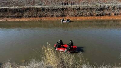 Şanlıurfa’nın Harran ilçesinde sulama kanalına düşen otomobilin sürücüsünü arama çalışmaları