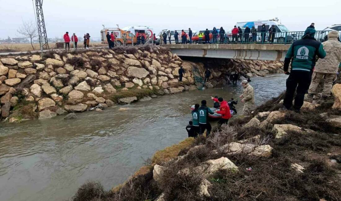 Şanlıurfa’nın Harran ilçesinde sulama kanalına düşen otomobilin sürücüsünü arama çalışmaları