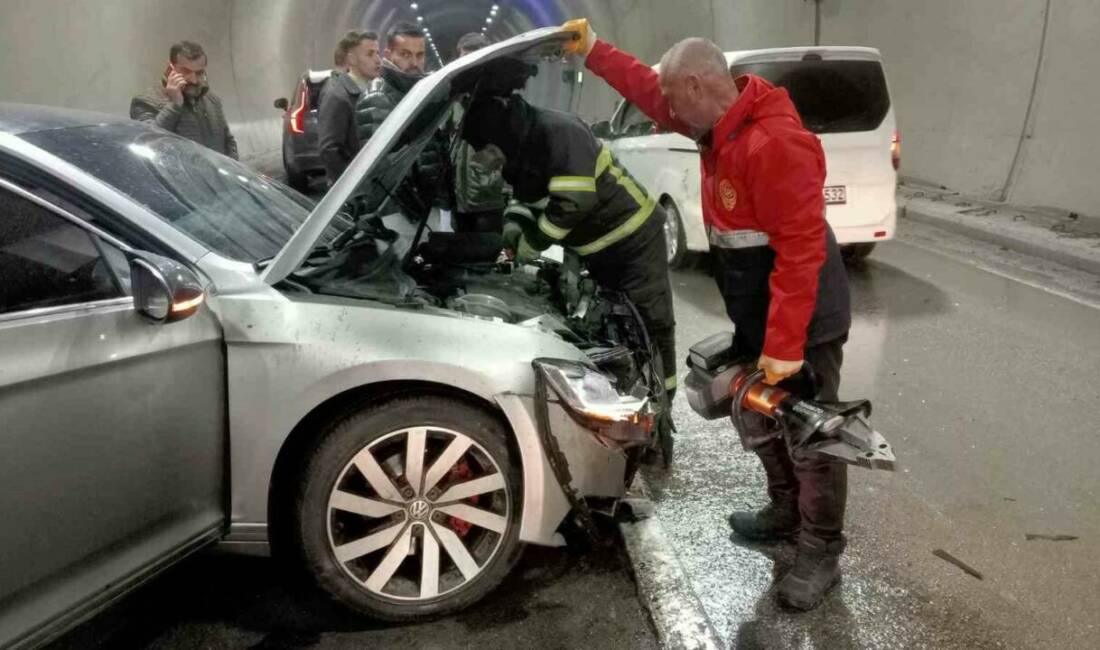 Şırnak-Cizre kara yolu Şehit Güvenlik Korucusu Dündar Page Tüneli’nde buzlanma