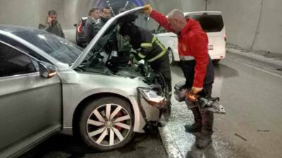 Şırnak-Cizre kara yolu Şehit Güvenlik Korucusu Dündar Page Tüneli’nde buzlanma