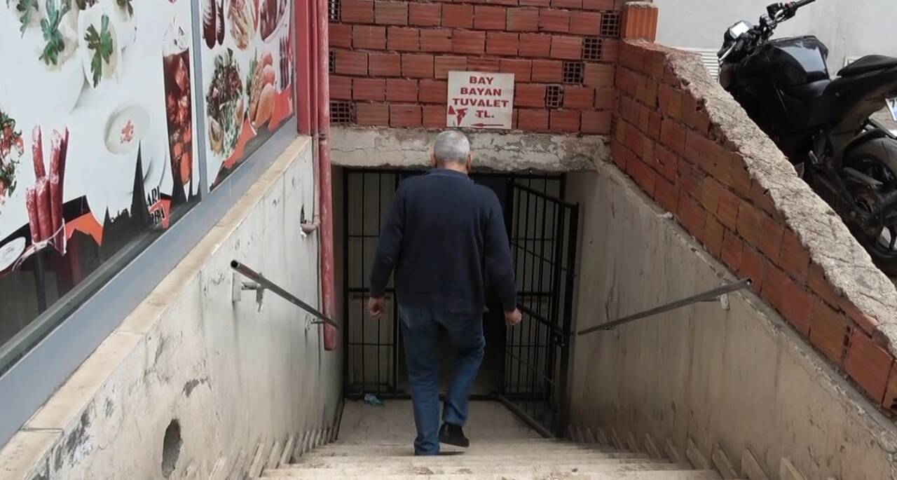 Kilis’te özellikle akşam saatlerinde açık tuvalet bulunmaması vatandaşların tepkisine neden