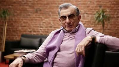 Usta oyuncu, yönetmen, eğitmen ve oyun yazarı Haldun Dormen enfeksiyon