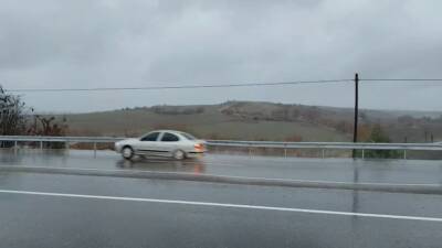 Adıyaman’da yapımı yeni tamamlanan Kahta Karayolunda yaşanan çökme, kazalara davetiye