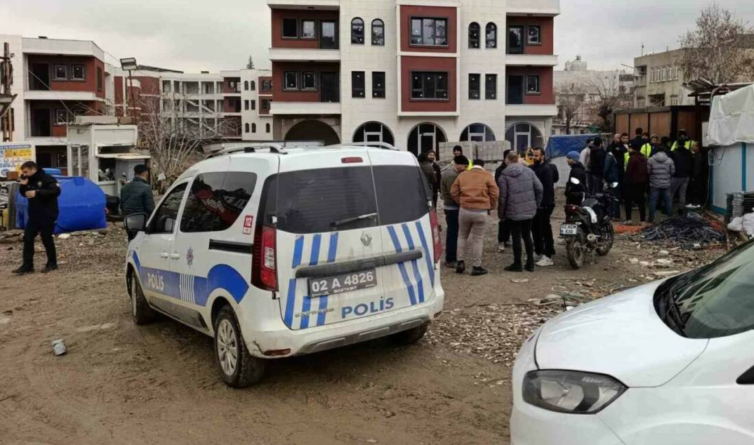 Adıyaman’da, para alamadıklarını iddia eden bir firmanın işçileri eylem yaptı.