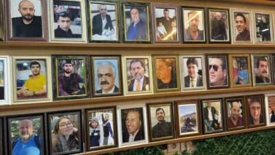 Adıyaman’da deprem şehitlerinin fotoğrafları 3 yıldır bir çay ocağının duvarında