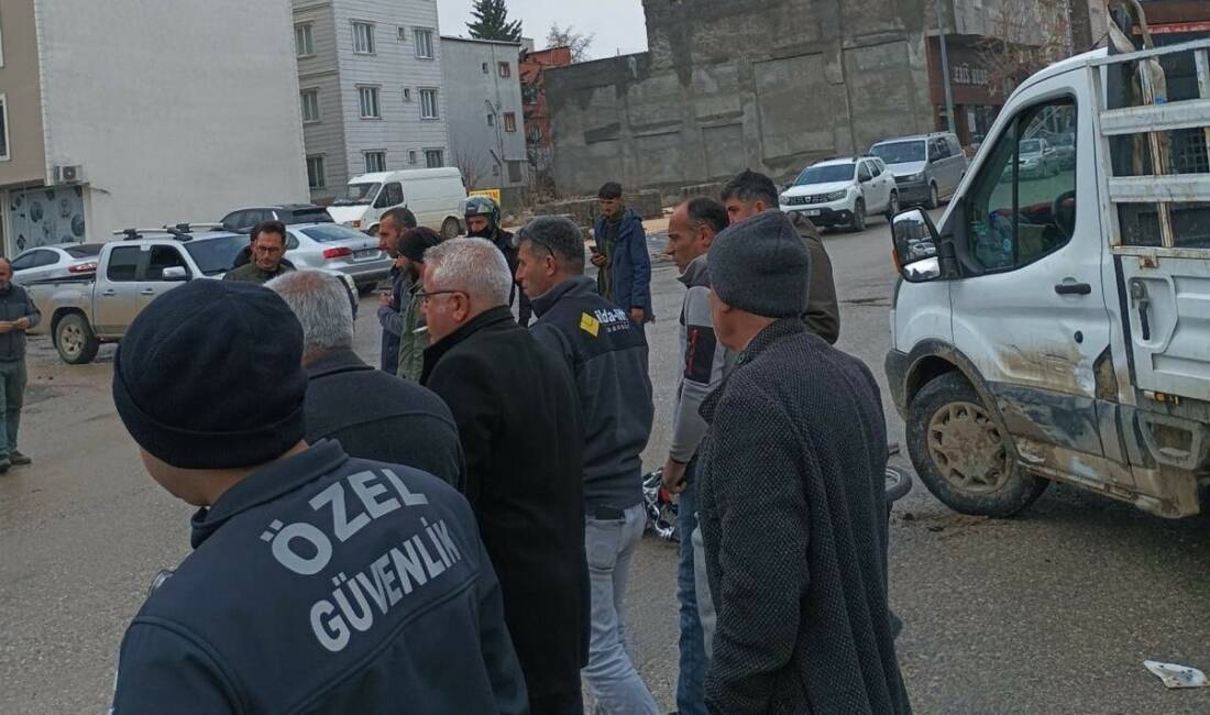 Adıyaman’da motosiklet ile kamyonetin çarpışması sonucu meydana gelen kazada 2