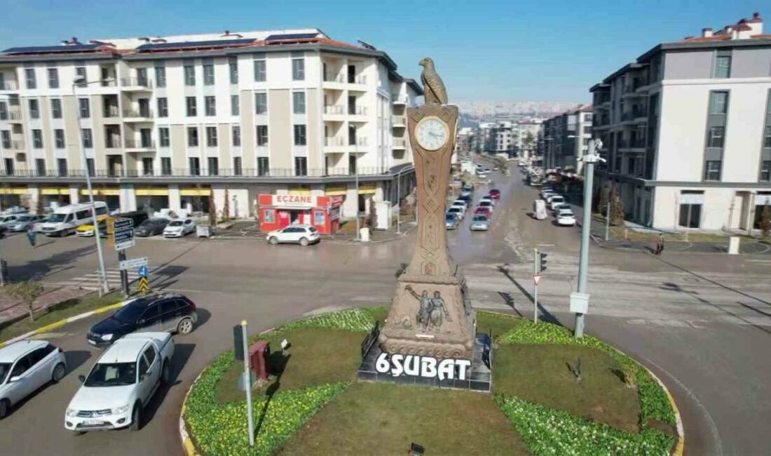 Asrın felaketinde büyük yıkıma uğrayan Adıyaman’da kentin simgesi olan saat