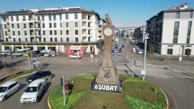 Asrın felaketinde büyük yıkıma uğrayan Adıyaman’da kentin simgesi olan saat