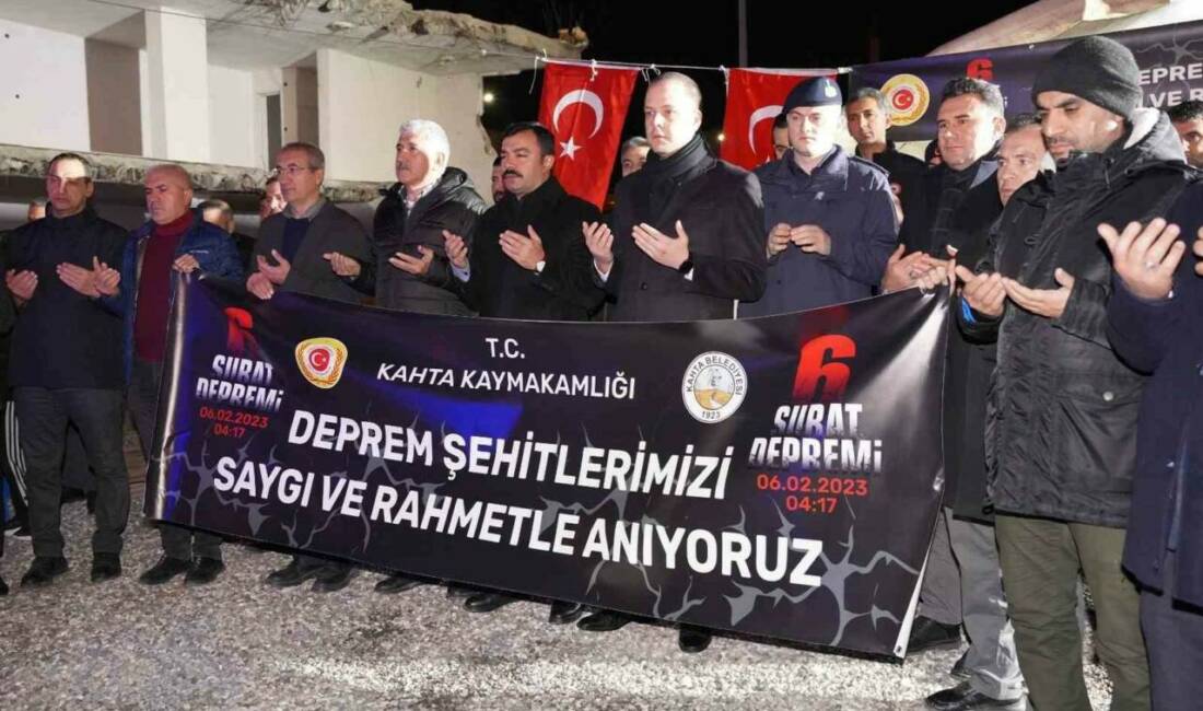 6 Şubat depremlerinin yıl dönümü dolayısıyla Kahta’da anma programı düzenlendi.