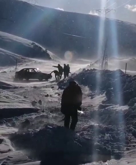 Adıyaman’ın Sincik ilçesinde etkili olan kar yağışı ve tipi nedeniyle