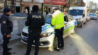 Adıyaman’da ters yönden ilerlediği tespit edilen bir araca, sürücünün polis