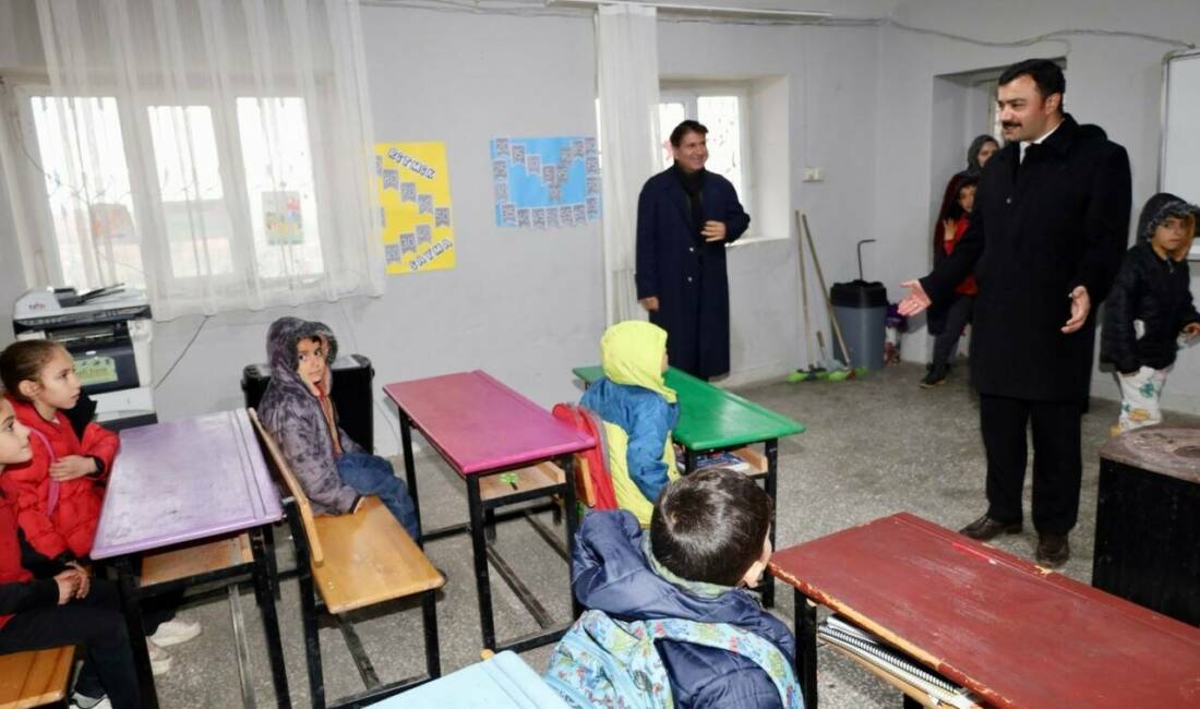 Adıyaman’ın Kahta Kaymakamı Muhammed Usame Soysal, Ballı Köyü’nü ziyaret ederek