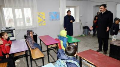 Adıyaman’ın Kahta Kaymakamı Muhammed Usame Soysal, Ballı Köyü’nü ziyaret ederek