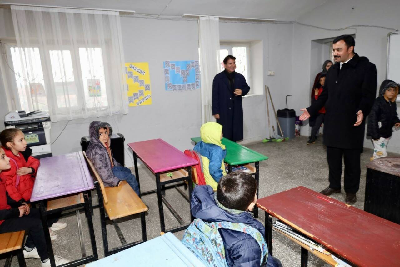 Adıyaman’ın Kahta Kaymakamı Muhammed Usame Soysal, Ballı Köyü’nü ziyaret ederek