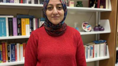 28 Şubat sürecinde uygulanan başörtüsü yasağı nedeniyle üniversite eğitimini Kuzey