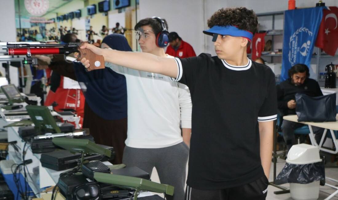 Adıyaman'da 6 Şubat depremlerinde annesi ve babasını kaybeden 15 yaşındaki