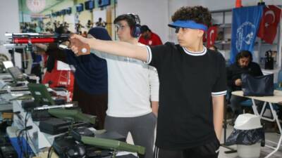 Adıyaman'da 6 Şubat depremlerinde annesi ve babasını kaybeden 15 yaşındaki