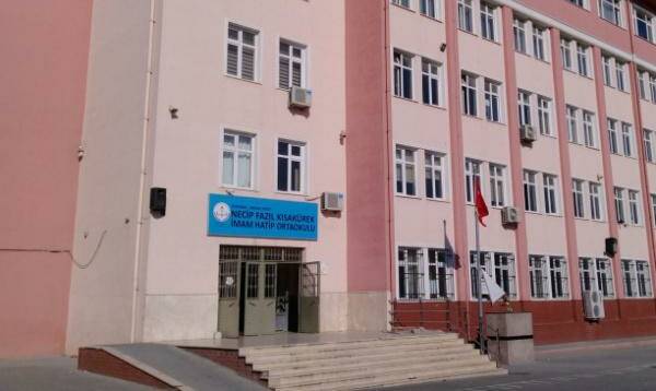 İstanbul’da bir imam hatip ortaokulunda öğrencilere “selefi yemini” okutulduğu iddiasıyla