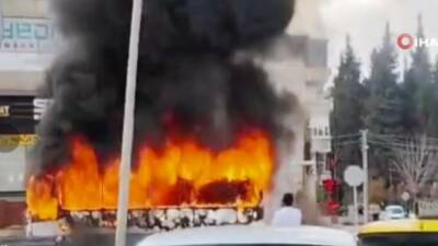 Seyir halindeyken motor kısmından alev alan şehir içi halk otobüsü