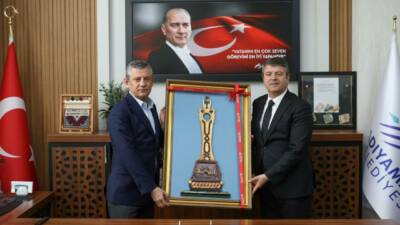 6 Şubat depremlerinin yıl dönümü anmaları kapsamında yapılan törenler için