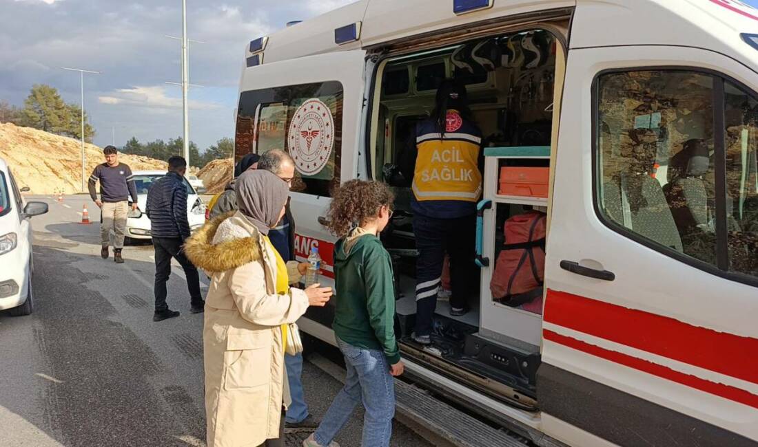 Adıyaman’da iki otomobilin çarpışması sonucu meydana gelen kazada 2 kişi