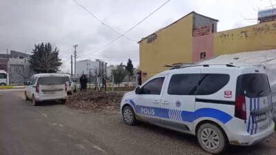 Adıyaman’da, bacaklarından bıçaklanan genç, hastanede tedavi altına alındı.