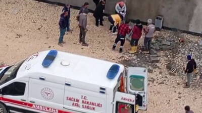 Adıyaman’da, yüksekten düşen bir inşaat işçisi yaralandı.