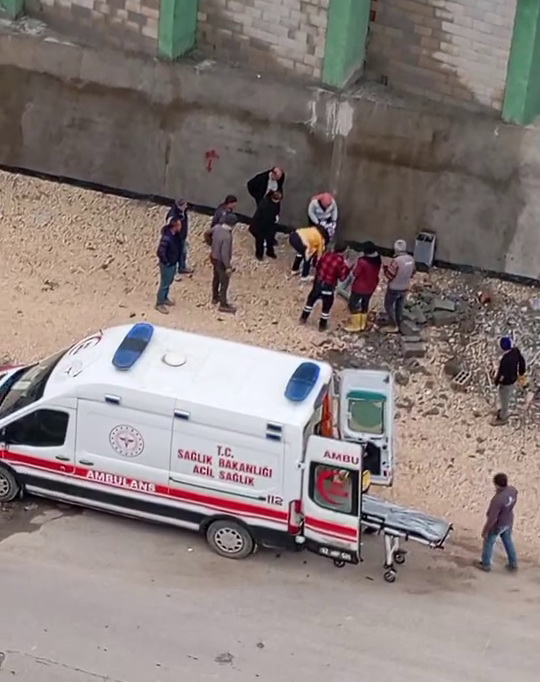 Adıyaman’da, yüksekten düşen bir inşaat işçisi yaralandı.