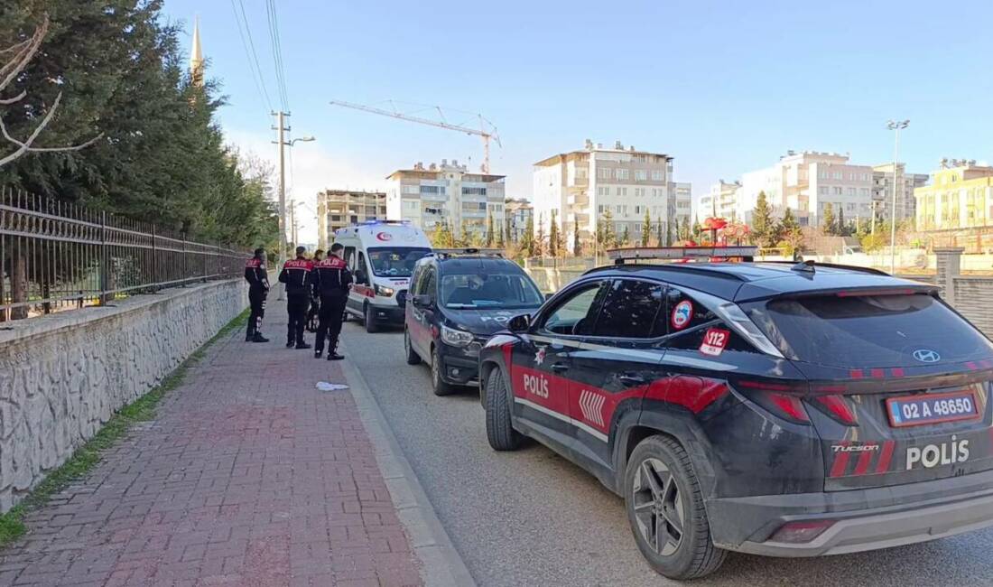 Adıyaman’da, iki kişi arasında çıkan kavgada bacağına demir çubuk batan