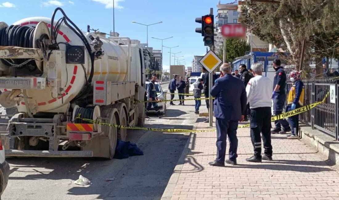 Adıyaman’da, tanker altında kalan yaya, feci şekilde hayatını kaybetti.