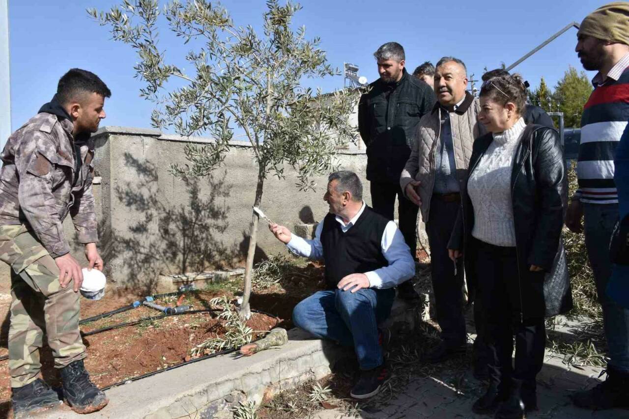 Gaziantep’te Şahinbey Belediyesi kırsal mahallelerde çiftçilik yapan yetiştiricilere "Antep Fıstığı