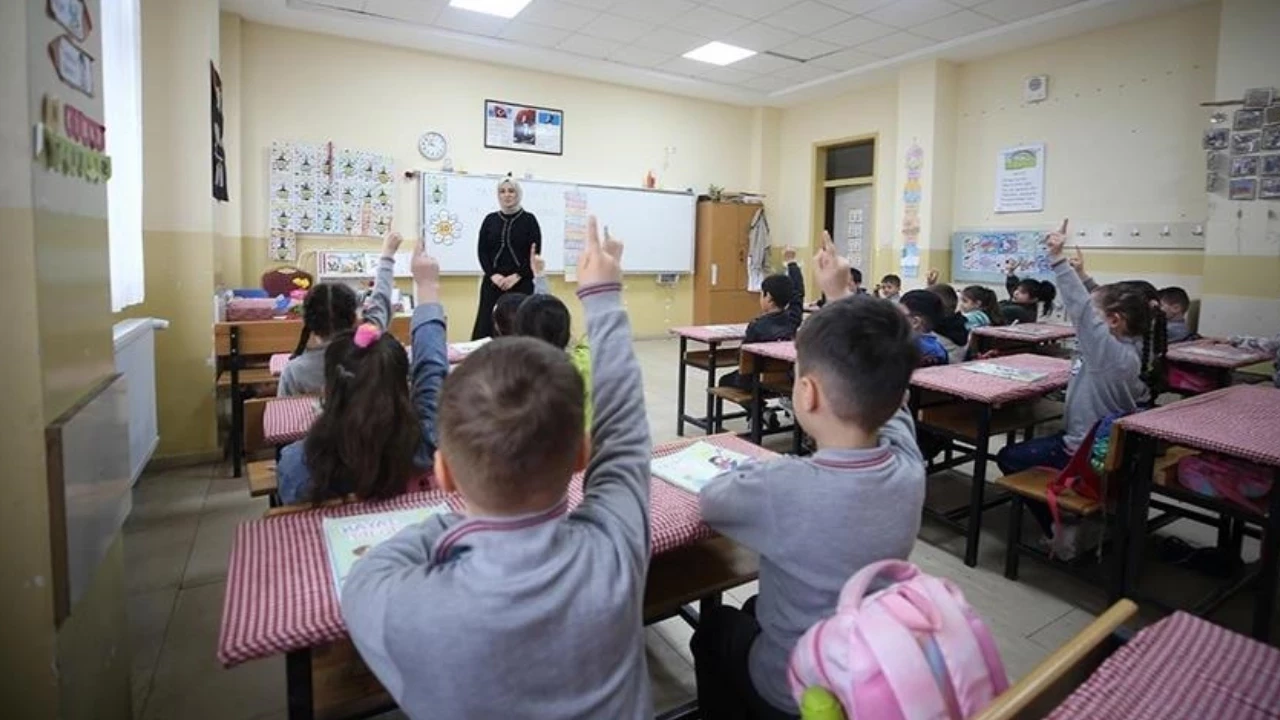 2025-2026 eğitim öğretim yılında ikinci dönem 2 Şubat 2026 Pazartesi