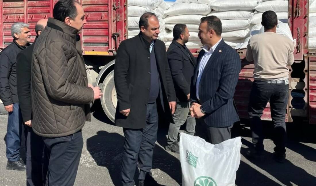 Adıyaman’ın Çelikhan ilçesinde arıcılara arı besleme şekerleri dağıtıldı.