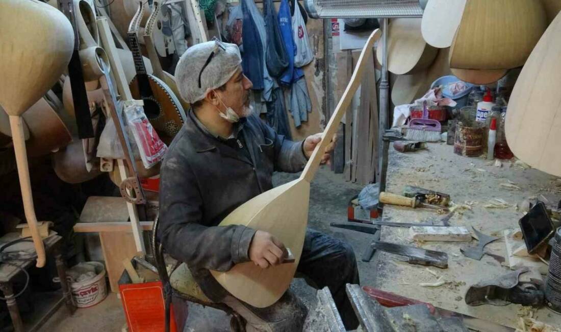 Gaziantep’te yaşayan 50 yaşındaki Mustafa Akkaya, baba yadigarı atölyede 35