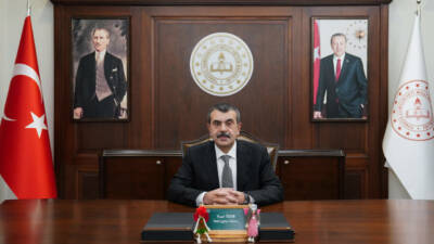 Millî Eğitim Bakanı Yusuf Tekin, yarıyıl tatilinin ardından okullarda başlayacak