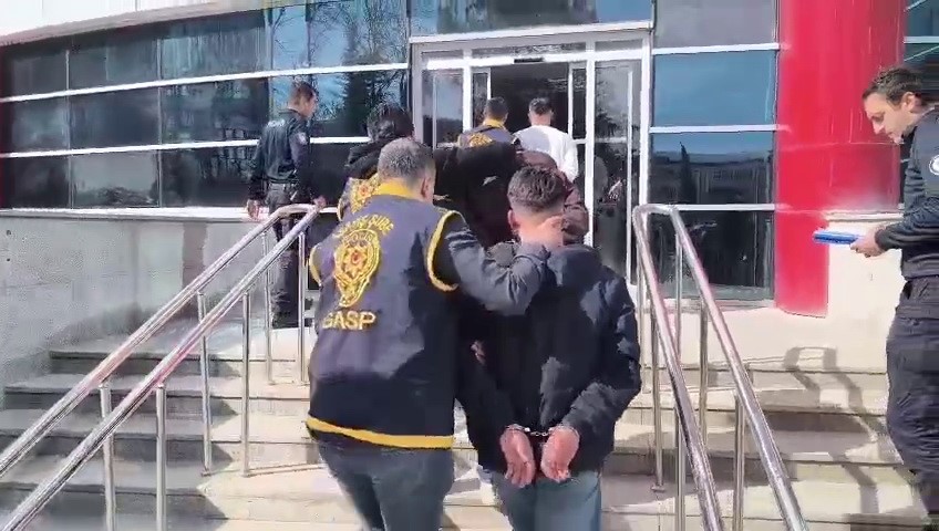 Adıyaman’da, bir kişinin bıçaklı saldırıya uğraması sonucu ağır yaralandığı olayda