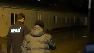 Gaziantep’in İslahiye ilçesinde etkili olan yoğun yağış nedeniyle depremzede 60