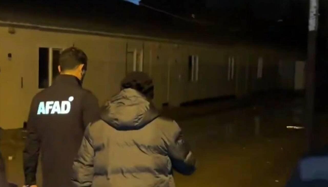 Gaziantep’in İslahiye ilçesinde etkili olan yoğun yağış nedeniyle depremzede 60