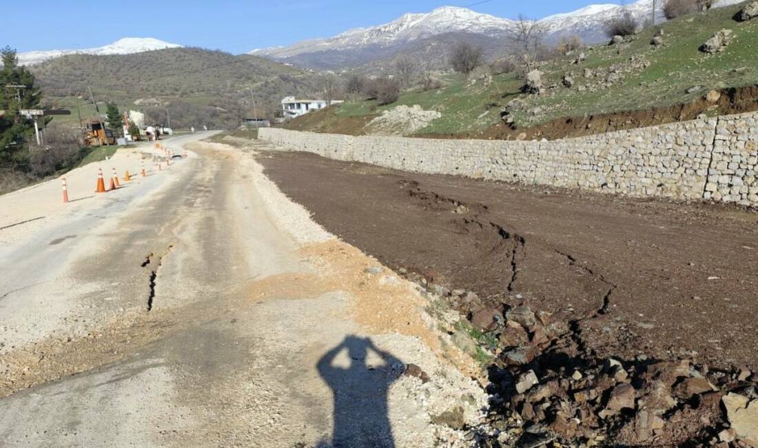 Adıyaman’ın Gerger ile Kahta ilçeleri arasındaki karayolunda yaşanan yoğun yağışlar