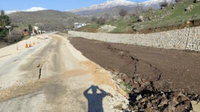 Adıyaman’ın Gerger ile Kahta ilçeleri arasındaki karayolunda yaşanan yoğun yağışlar