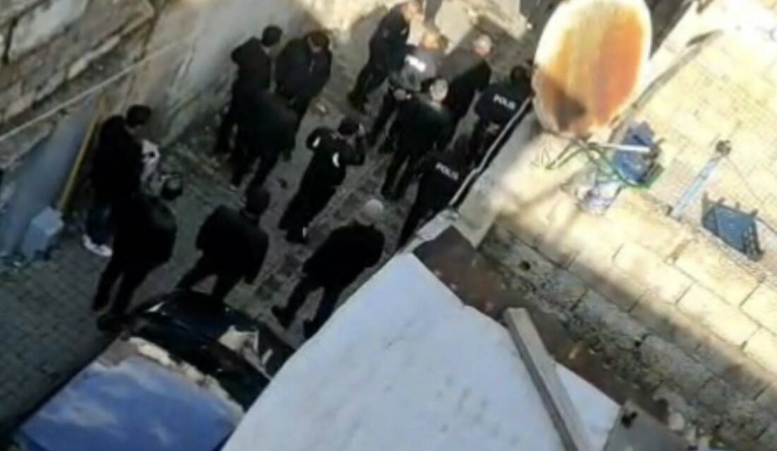 Hırsızlık için eve giren şahıslar, direnen 2 kadını darbetti; yaralanan