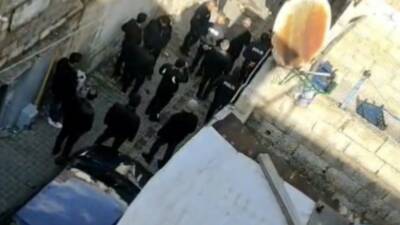 Hırsızlık için eve giren şahıslar, direnen 2 kadını darbetti; yaralanan