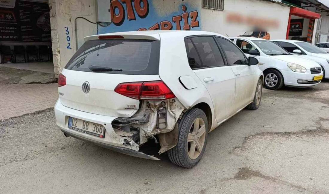 Adıyaman’da iki otomobilin çarpıştığı kazada 1 kişi yaralandı.